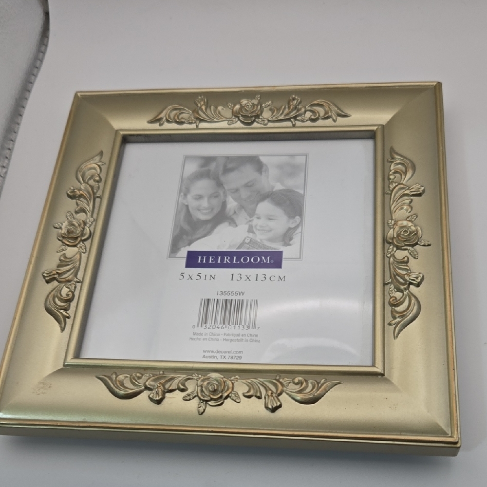 Vintage-Style Ornate Gold Picture Frame – 5x5 Photo – Floral Heirloom Design
